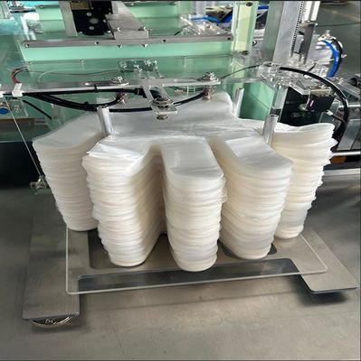 آلة تعبئة قفازات PE قابلة للطي لأحجام قفازات مختلفة مصدر الهواء 0.4-0.65MPa تصميم متعدد الوظائف